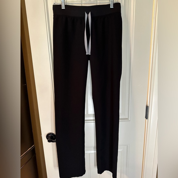 FIGS Livingston Scrub Pants (Women’s) - Picture 2 of 7